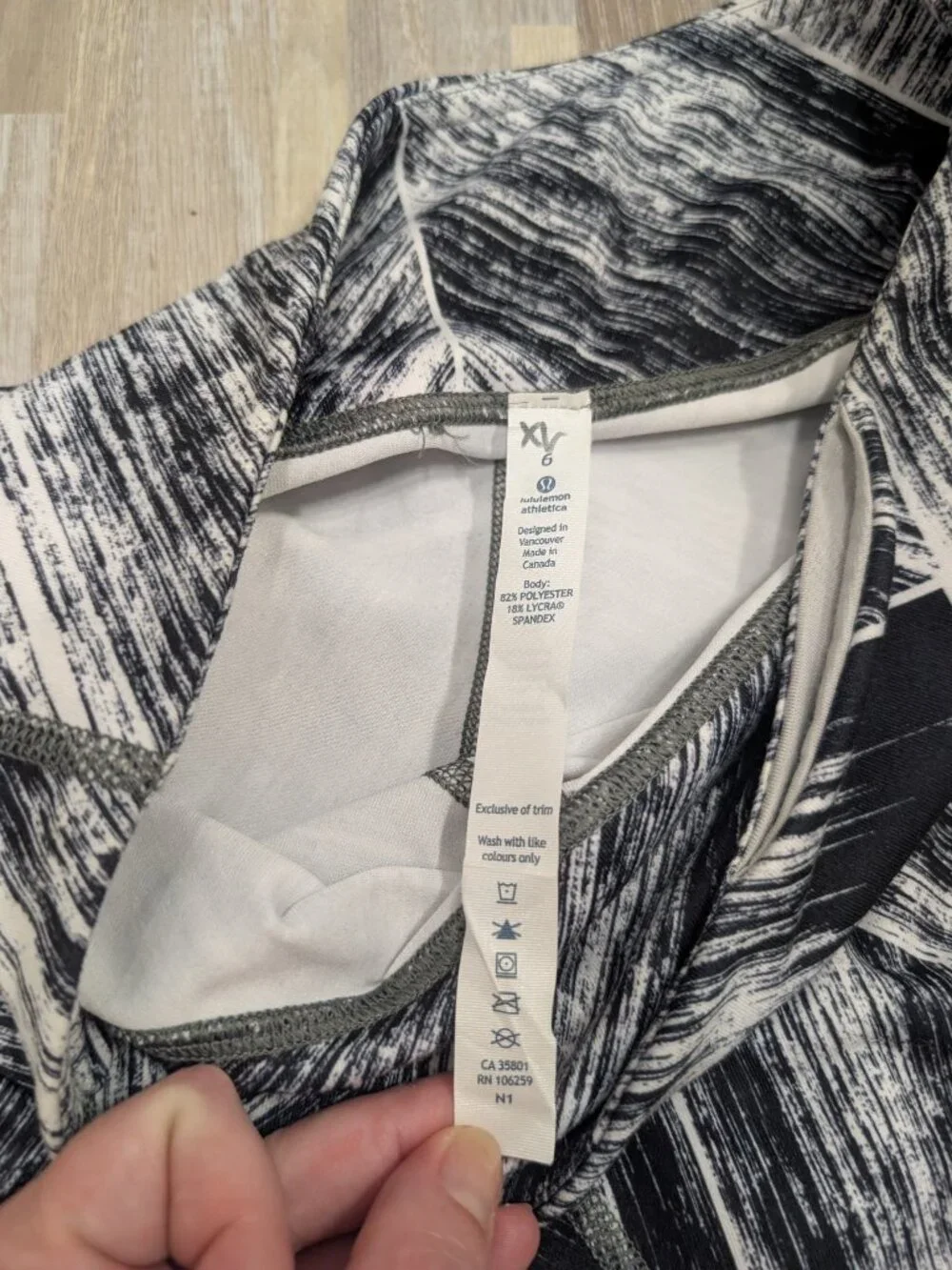 Lululemon Women's Wunder Under Crop II Black & White Athletic Leggings Size 6